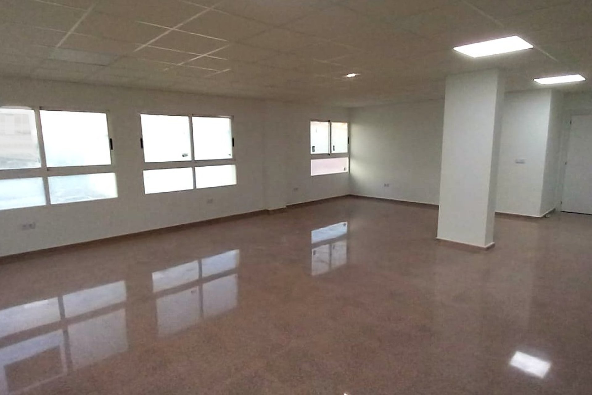 Alquiler a largo plazo - Local  -
Callosa De Ensarrià