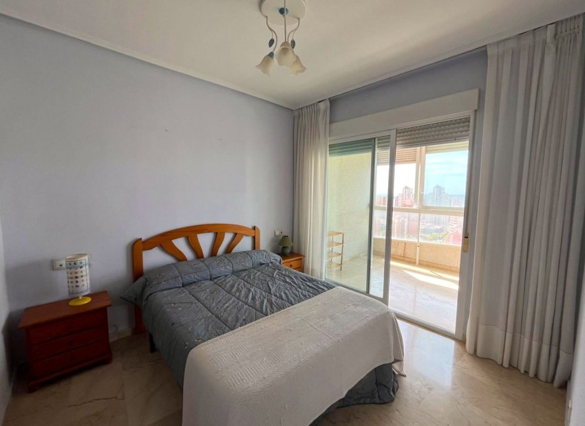 AMPLIO PISO EN EL CENTRO DE BENIDORM CON IMPRESIONANTES VISTAS