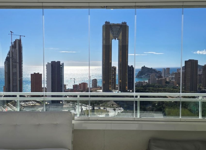 Balcón - Piso en venta en Benidorm con vistas al mar y montaña