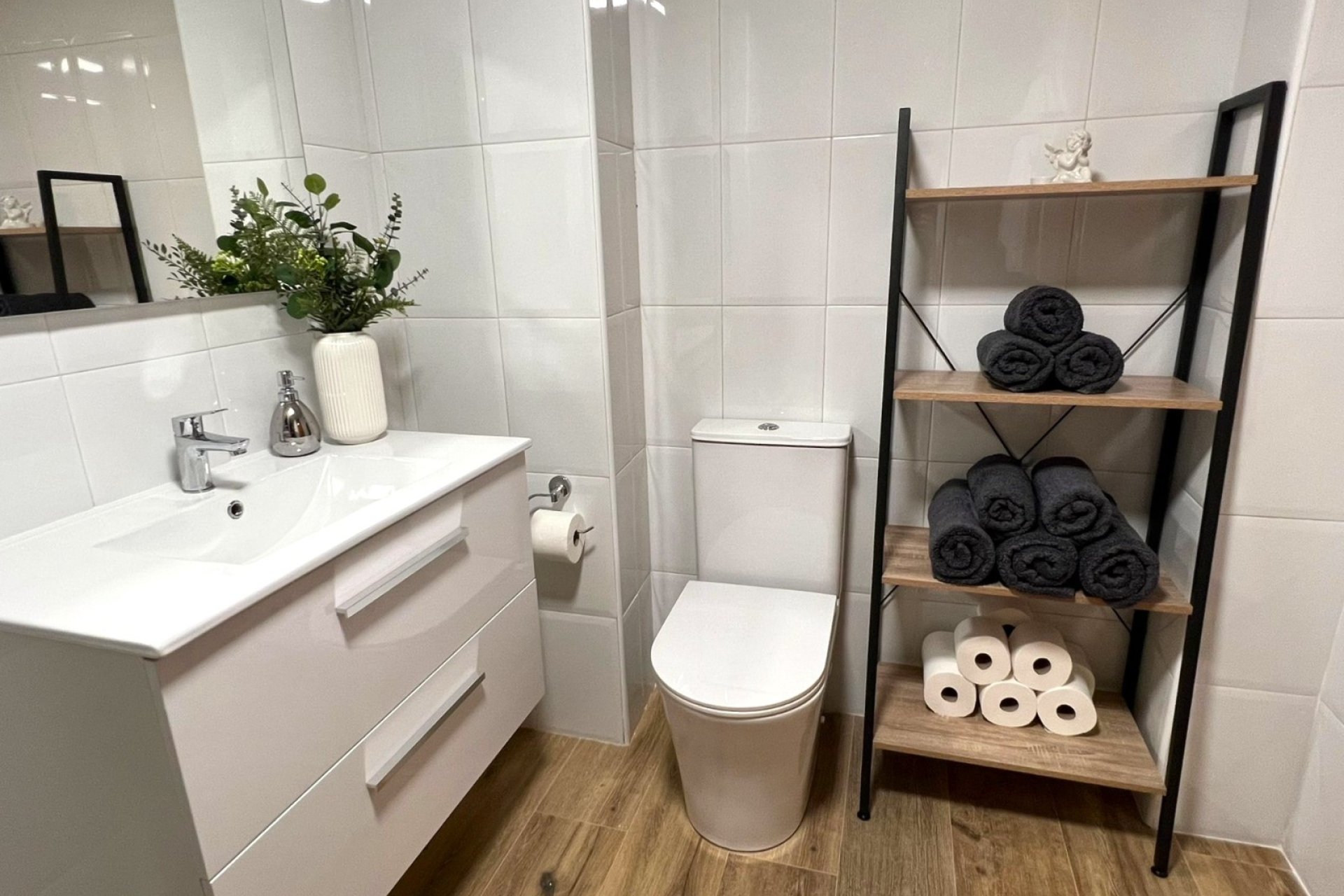 Baño - Apartamento de lujo con LICENCIA TURÍSTICA en venta en el corazón de Benidorm (Costa Blanca)