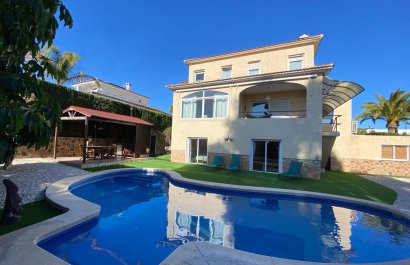 Chalet independiente - Segunda mano - Benidorm -
                Levante