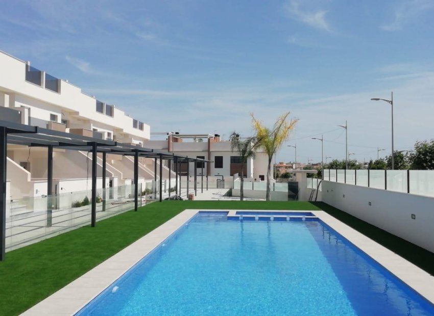 Communal area - Residential Complex of Ground Floor Townhouses and Penthouses with Solarium in Pilar de la Horadada, Alicante (Costa Blanca)