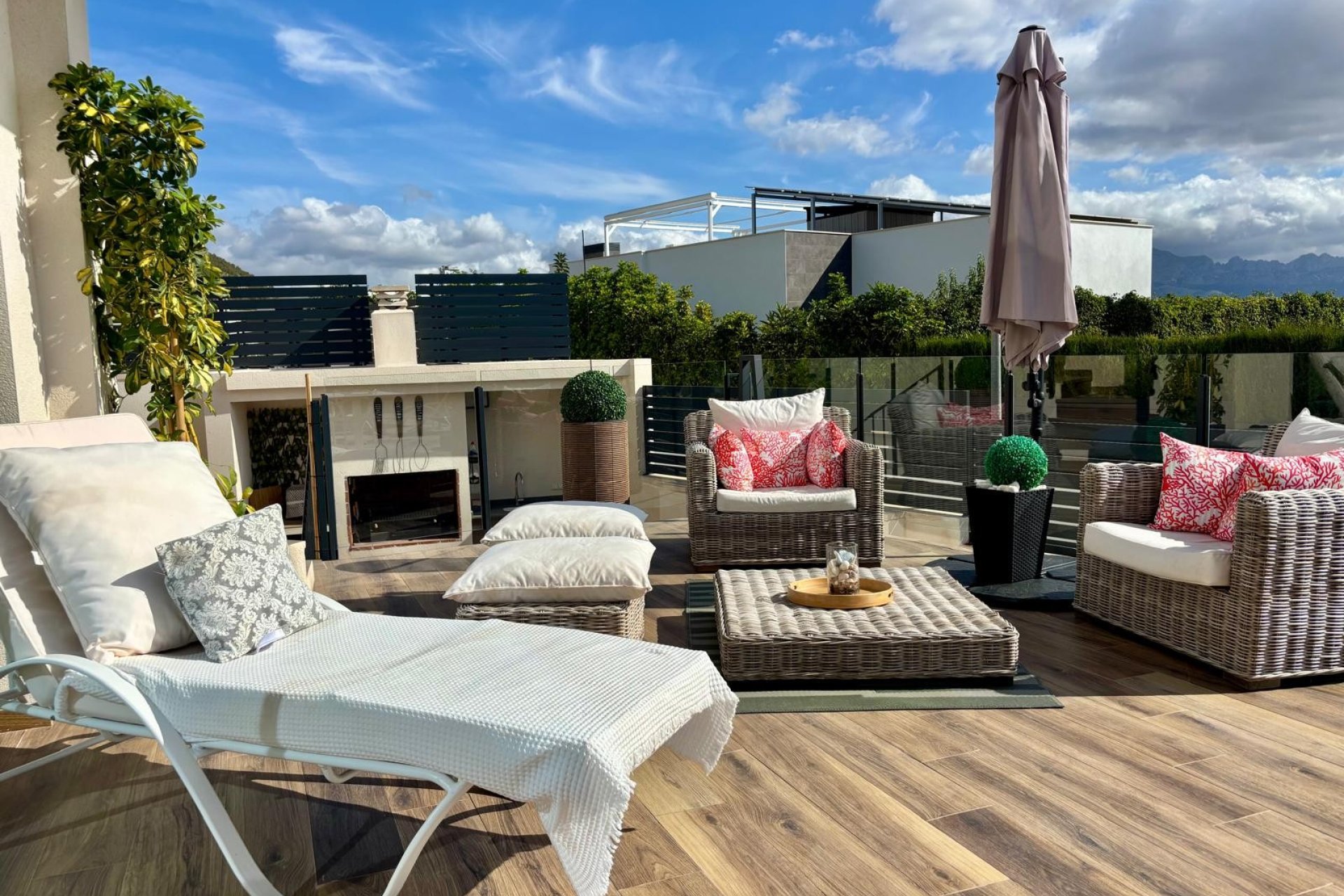 Designvilla met 5 slaapkamers, zeezicht, privézwembad en solarium in Polop