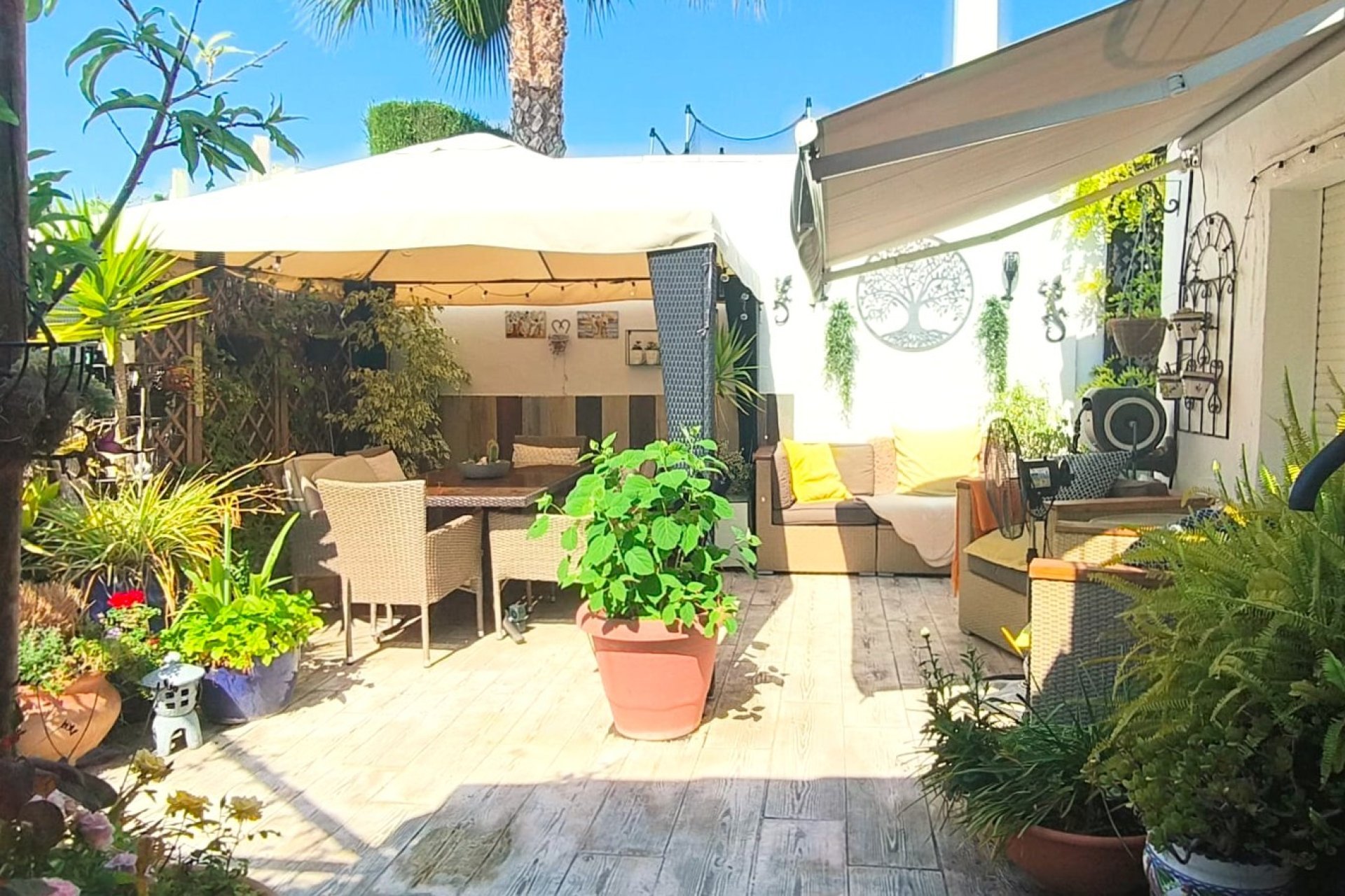 EN VENTA ADOSADO  DE UNA PLANTA CON VISTA AL MAR Y MONTAÑA