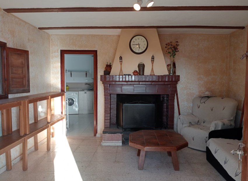 EN VENTA CASA DE CAMPO CON VISTAS EN LA NUCÍA