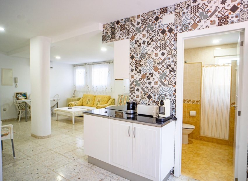 EN VENTA EXCLUSIVA VILLA CON PISCINA EN ALFAZ