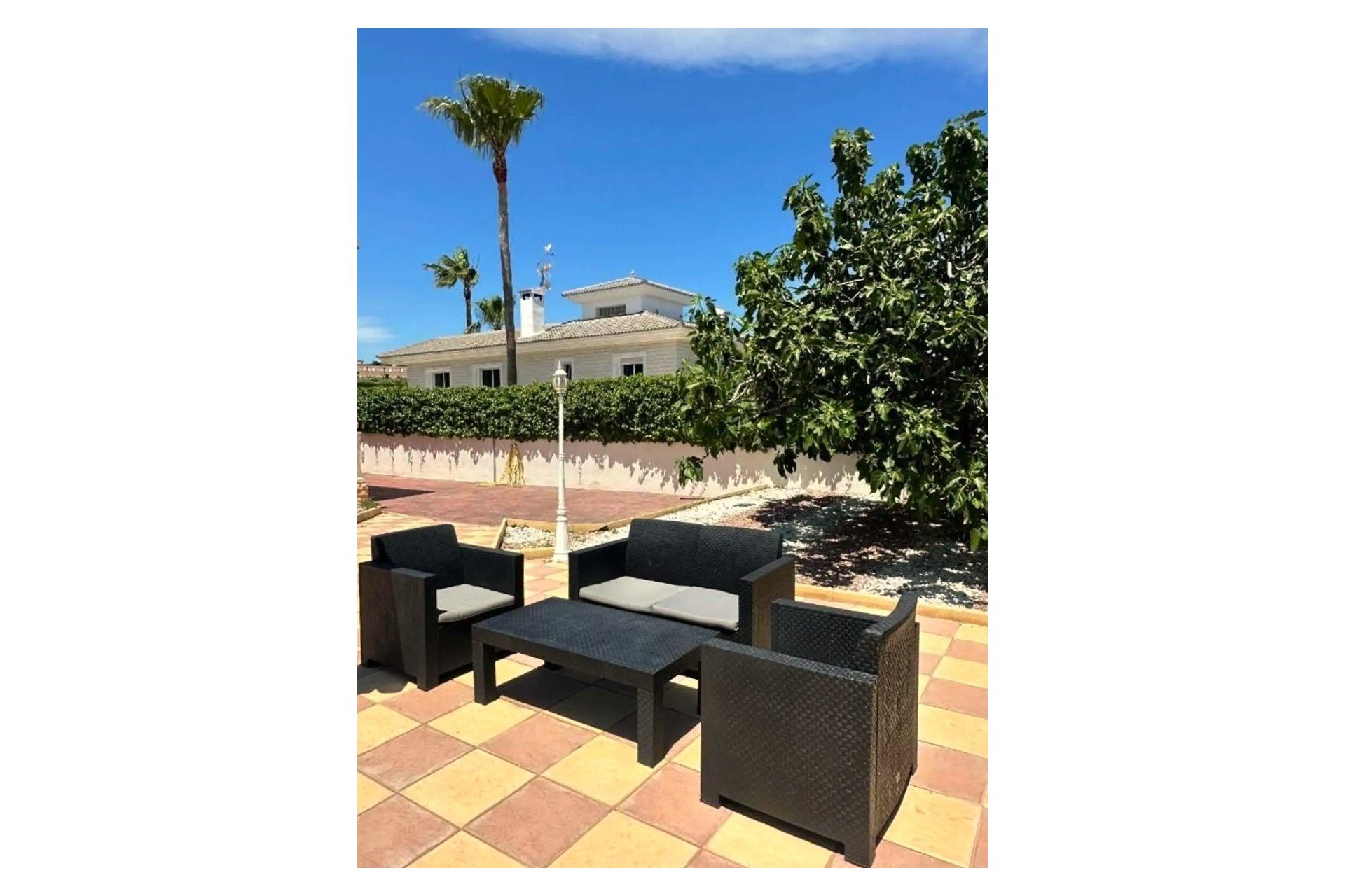 EN VENTA EXCLUSIVA VILLA CON PISCINA EN ALFAZ