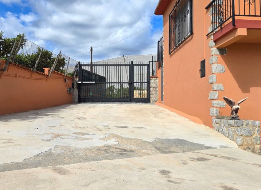 Entrada - Chalet independiente en venta en Callosa D'en Sarrià - (Costa Blanca -Alicante)