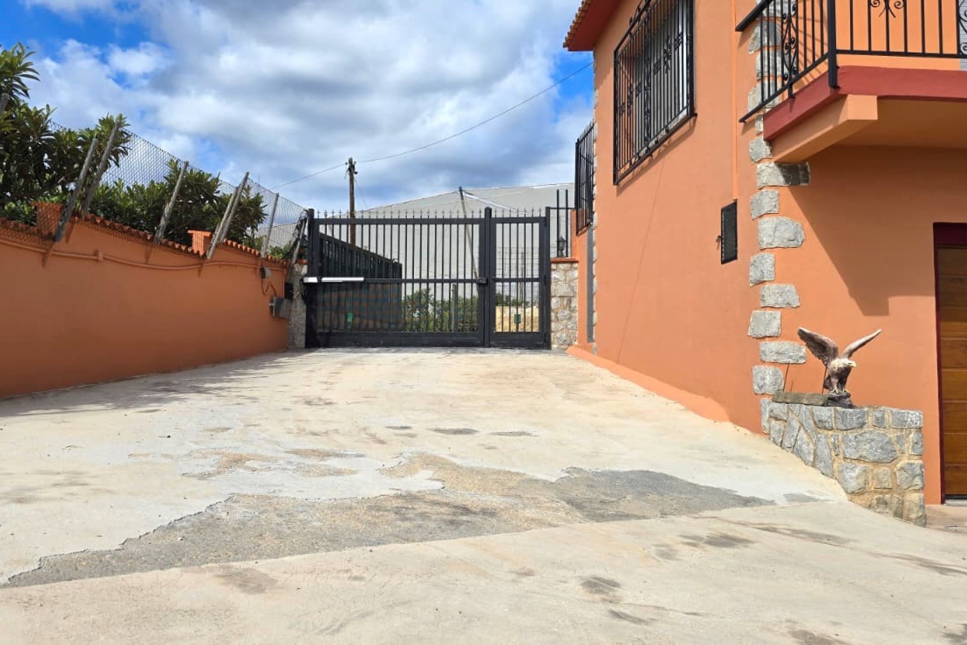 Entrada - Chalet independiente en venta en Callosa D'en Sarrià - (Costa Blanca -Alicante)