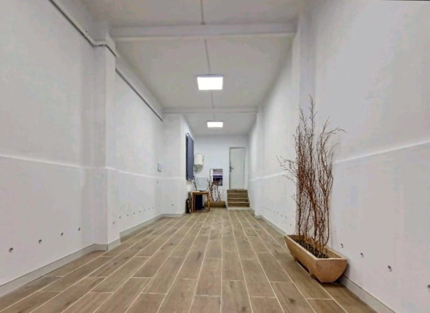 Entrada - Local comercial en venta en La Frontera (Petrer) - Costa Blanca