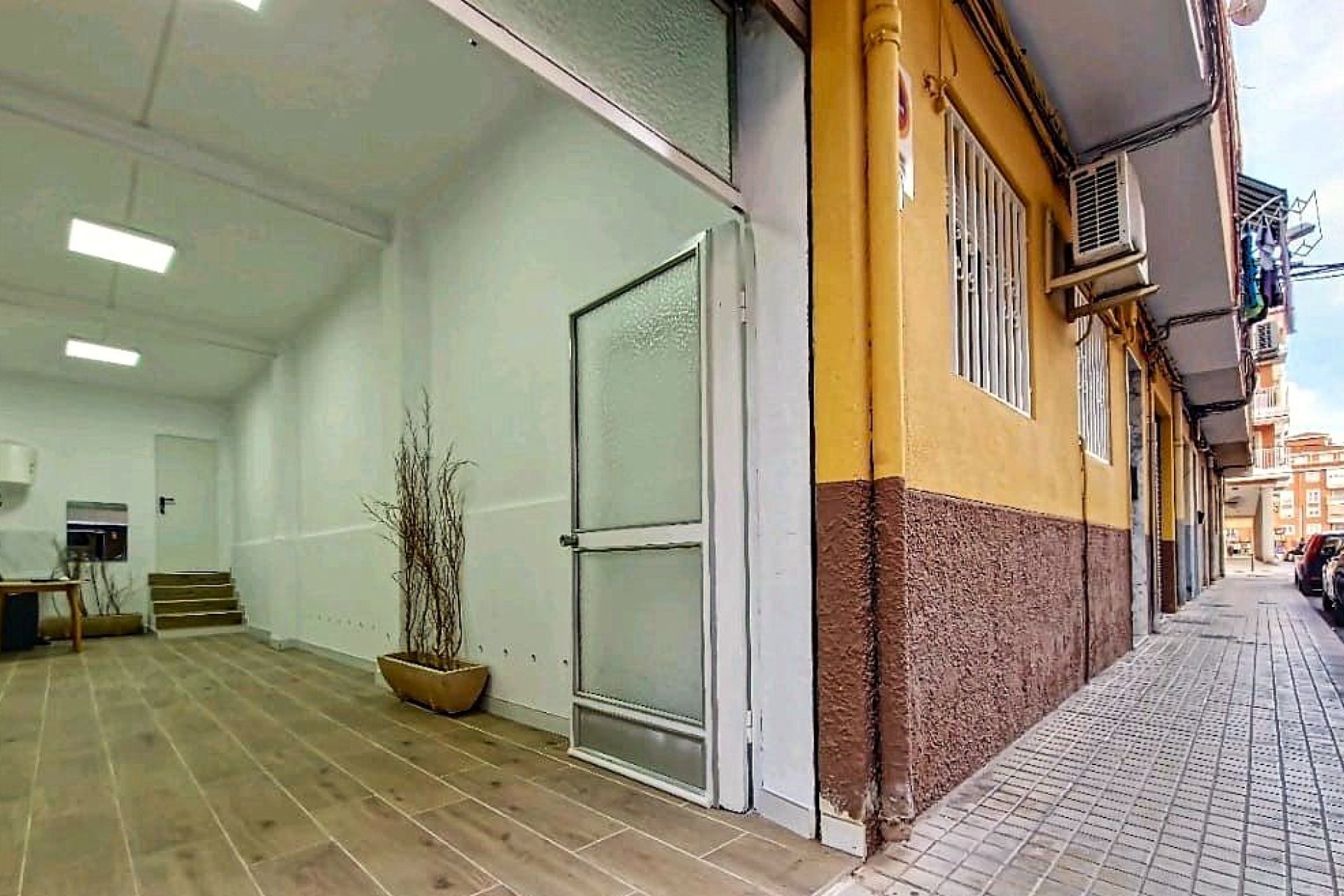 Entrada - Local comercial en venta en La Frontera (Petrer) - Costa Blanca