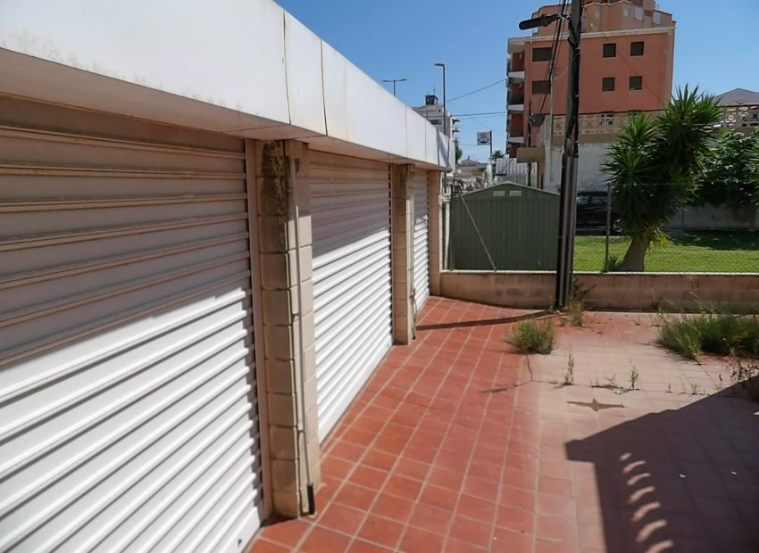 ENTRADA - PLAZAS DE GARAJE EN VENTA EN PILES CERCA DEL MAR