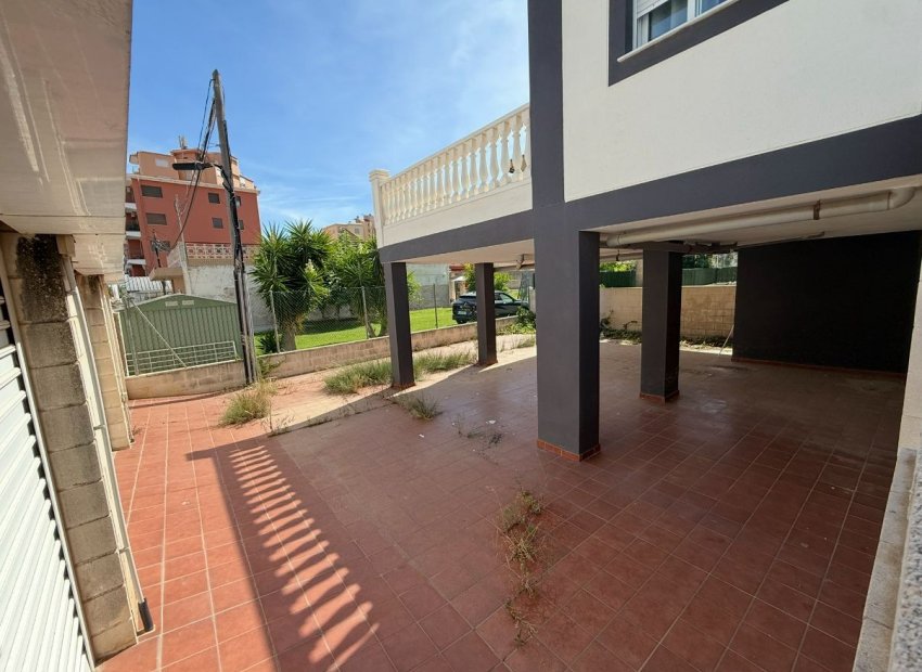 ENTRADA - PLAZAS DE GARAJE EN VENTA EN PILES CERCA DEL MAR