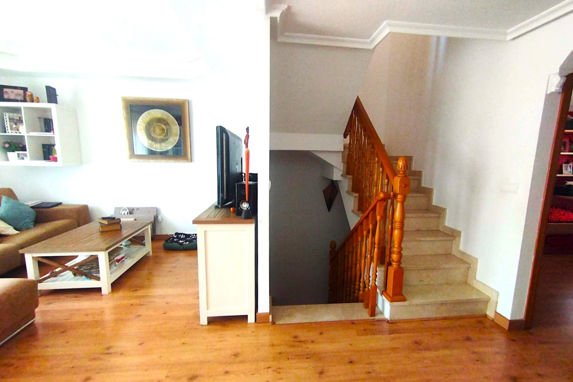 Entrance hall - Charming Villa for Sale – Light and Tranquility in One Home in La Nucía (Costa Blanca)