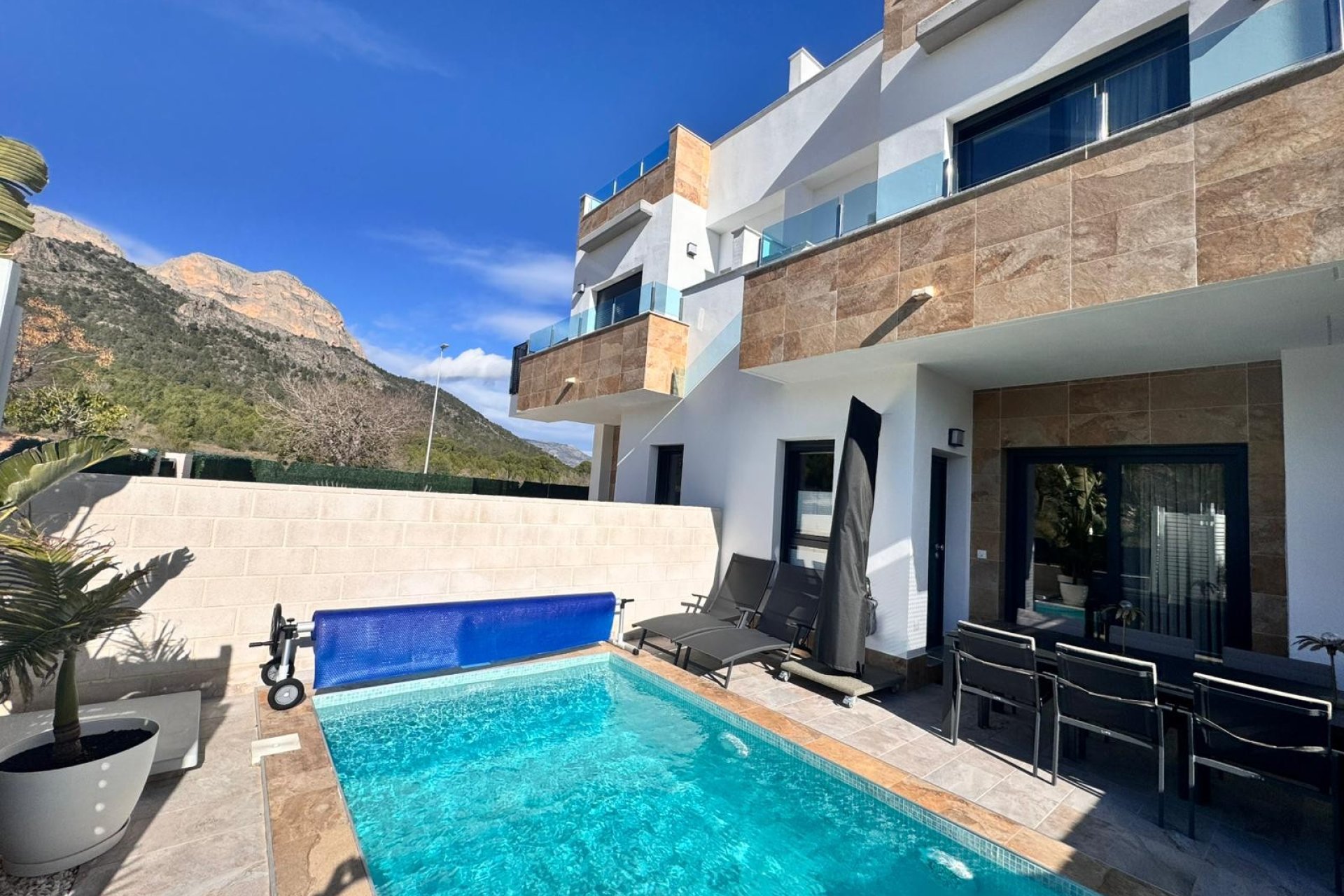 Exterior - Preciosa casa adosada en Polop con piscina privada y vistas al mar (Polop - Costa Blanca)