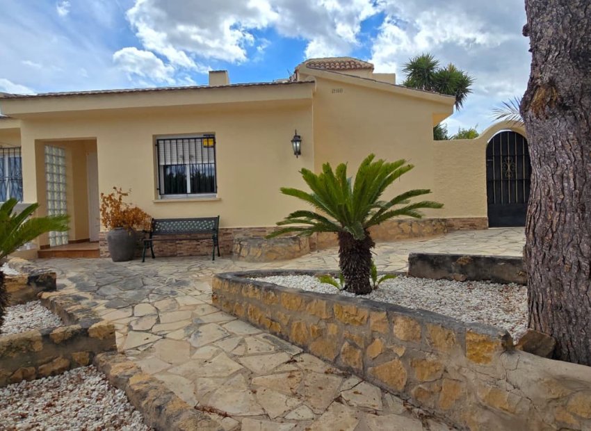 Fachada - Chalet en venta en La Nucia - (Costa Blanca - Alicante)