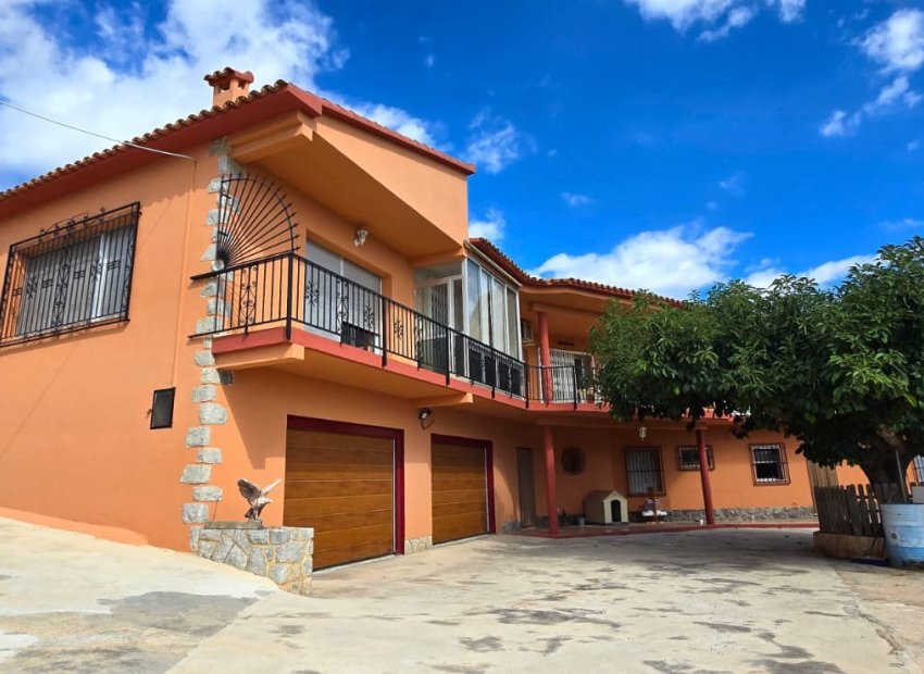 Fachada - Chalet independiente en venta en Callosa D'en Sarrià - (Costa Blanca -Alicante)
