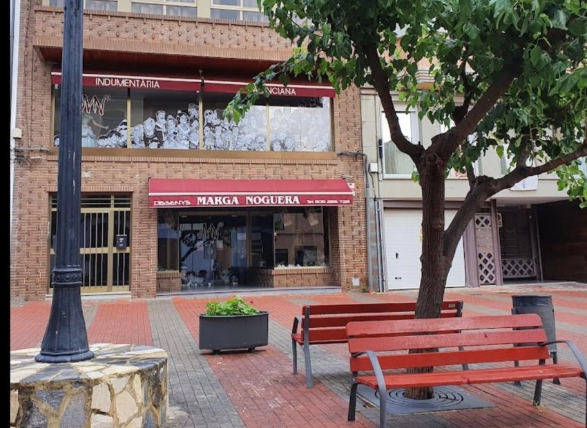 Fachada - Se vende amplio local en Tavernes de la Valldigna