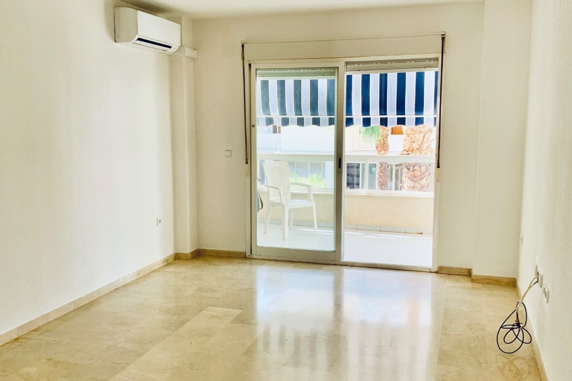 Herverkoop - Appartement / flat -
Albir - center