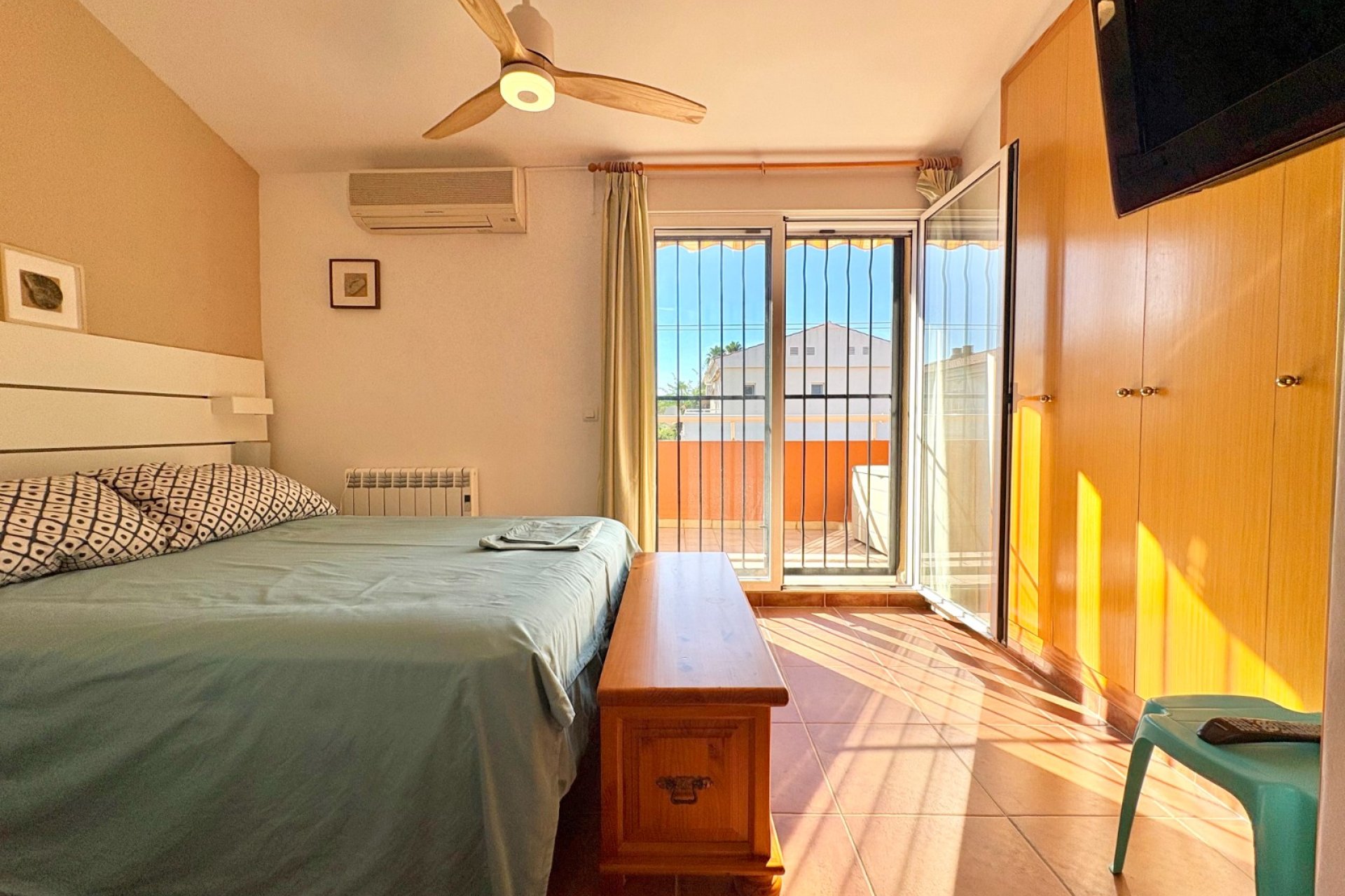 Herverkoop - Herenhuis -
Denia - Les Marines - Las Marinas