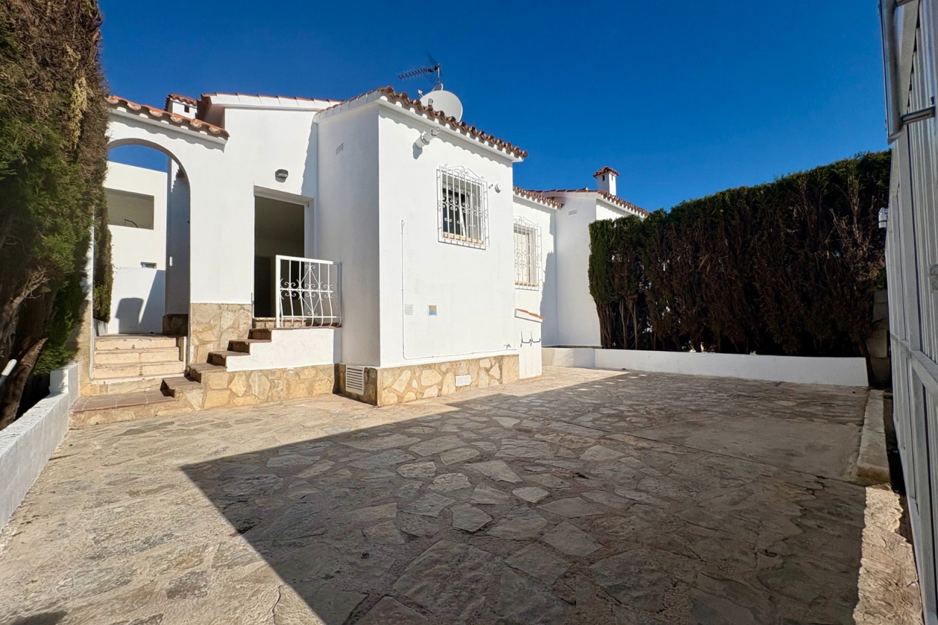 Herverkoop - Herenhuis -
Denia - Les Marines - Las Marinas