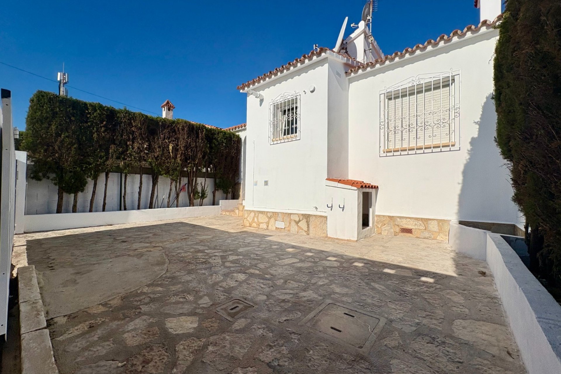 Herverkoop - Herenhuis -
Denia - Les Marines - Las Marinas