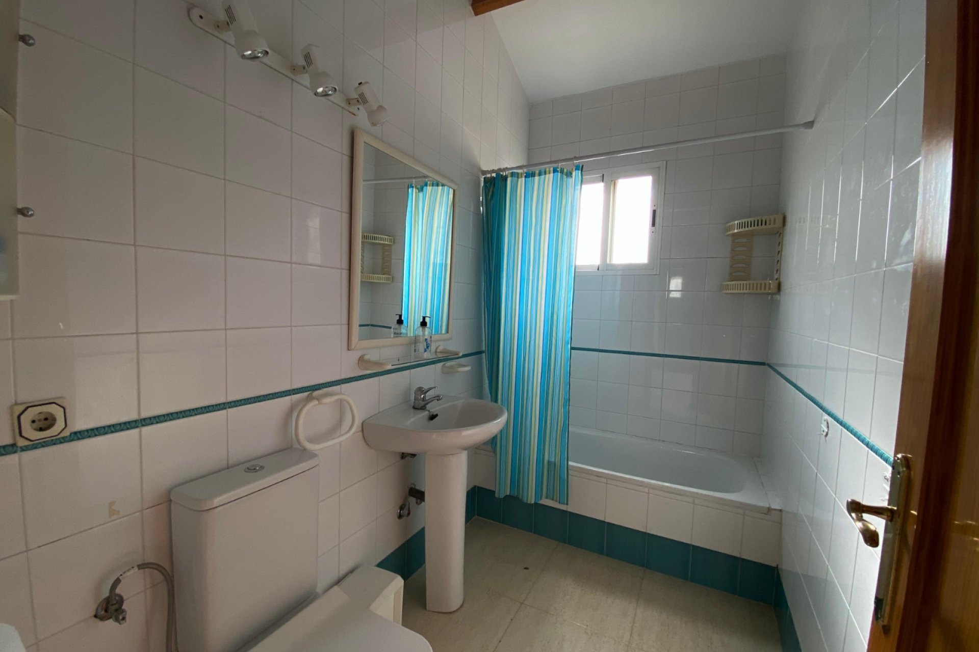 Herverkoop - Vrijstaande woning -
Polop - Alberca