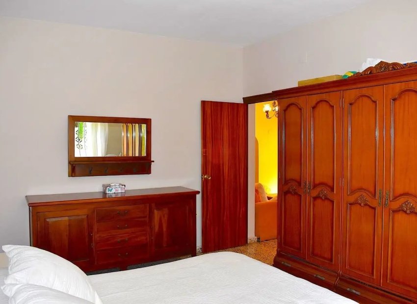 Herverkoop - Vrijstaande woning -
