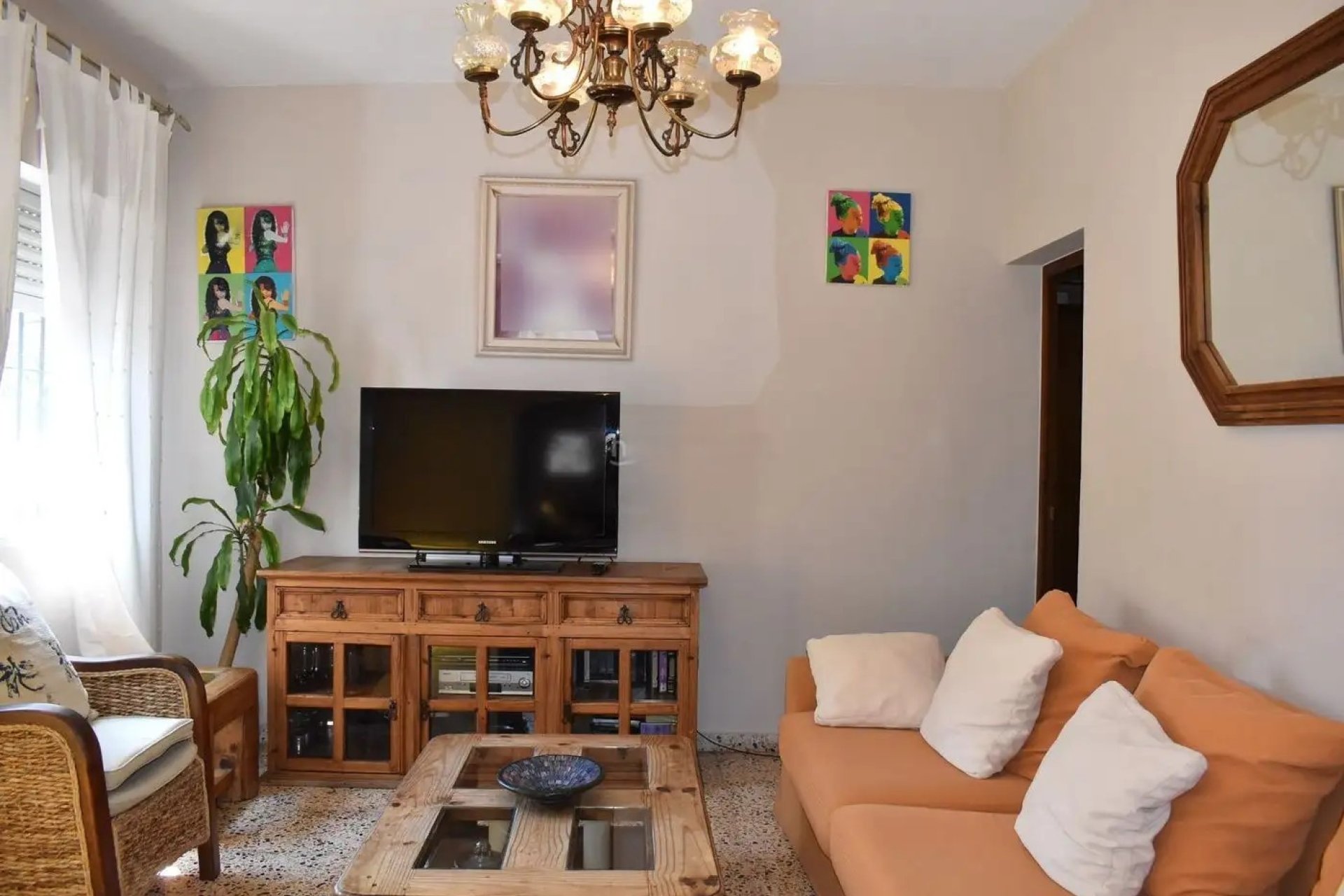 Herverkoop - Vrijstaande woning -
