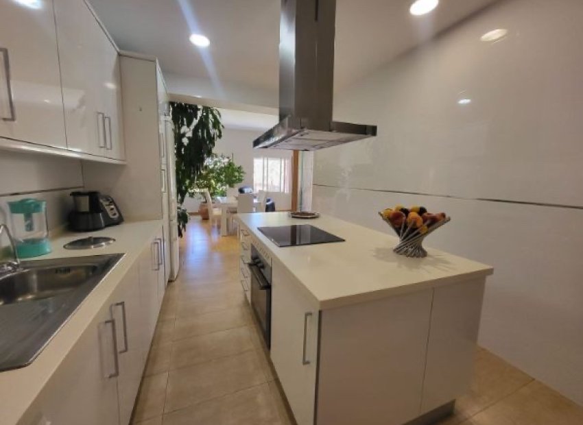 Kitchen island - Apartment in Gandía (La Safor - Gandía)