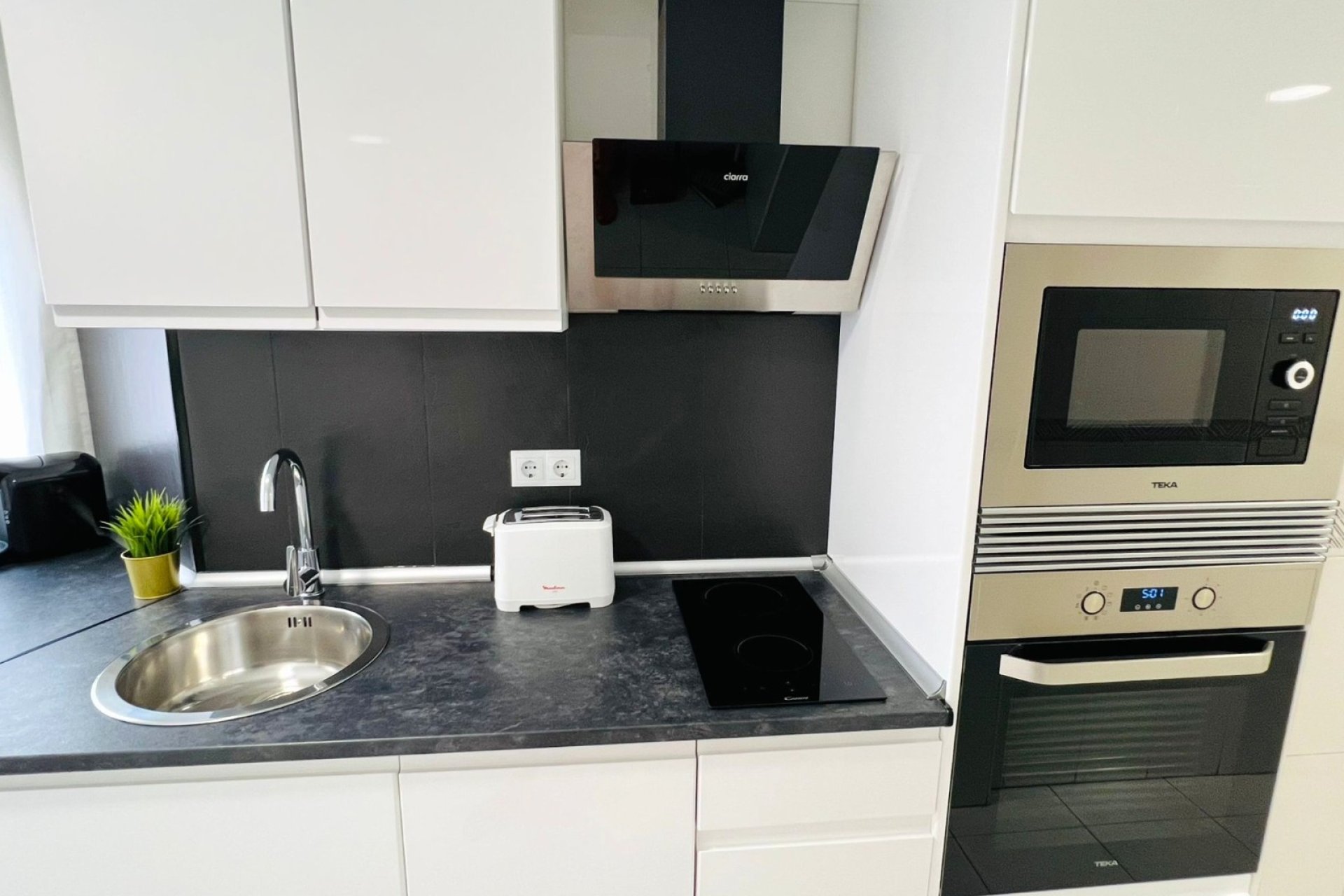 Kitchen - Luxury Apartment with TOURIST LICENSE for Sale in the Heart of Benidorm (Costa Blanca)