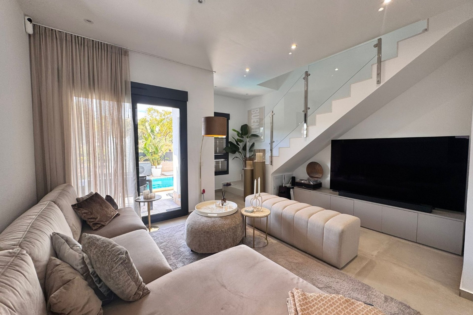 Living room - Beautiful Townhouse in Polop with Private Pool and Sea Views (Polop – Costa Blanca)