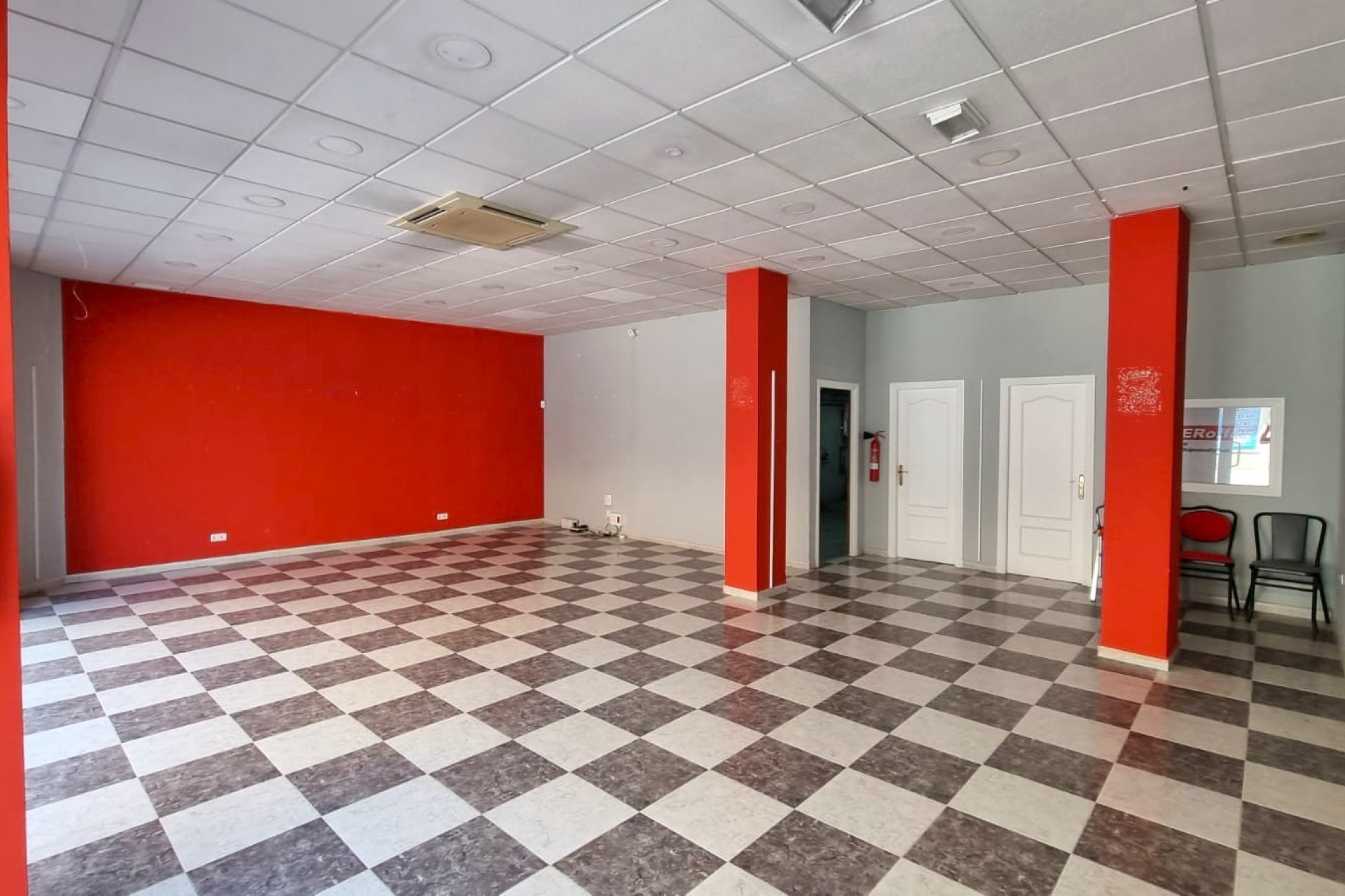 LOCAL -VILLAJOYOSA - EN VENTA