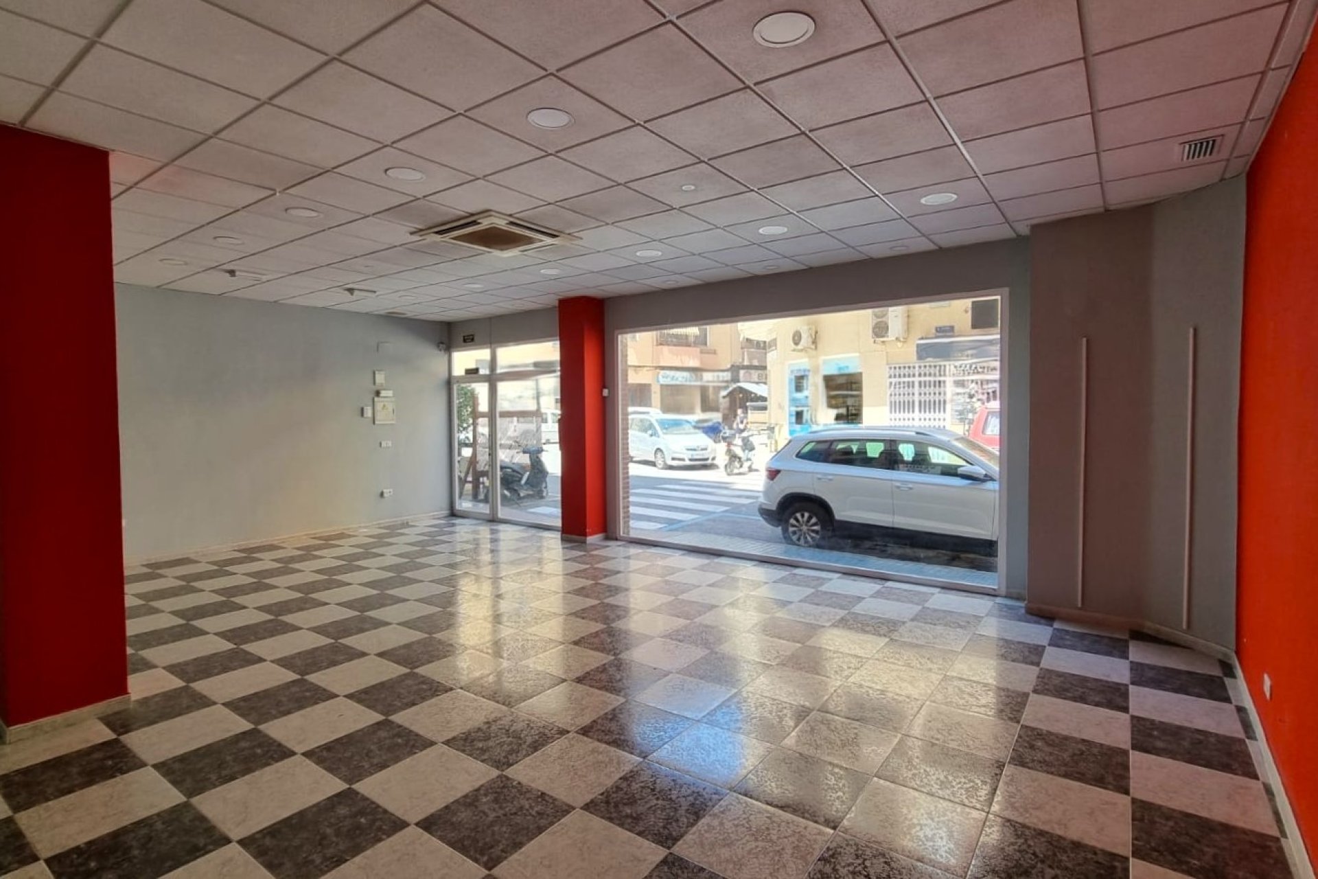 LOCAL -VILLAJOYOSA - EN VENTA