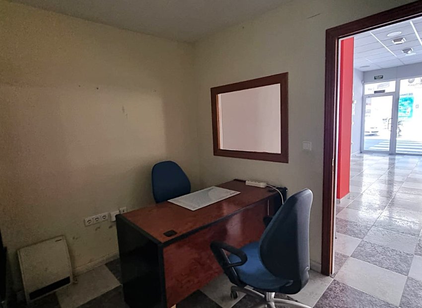 LOCAL -VILLAJOYOSA - EN VENTA