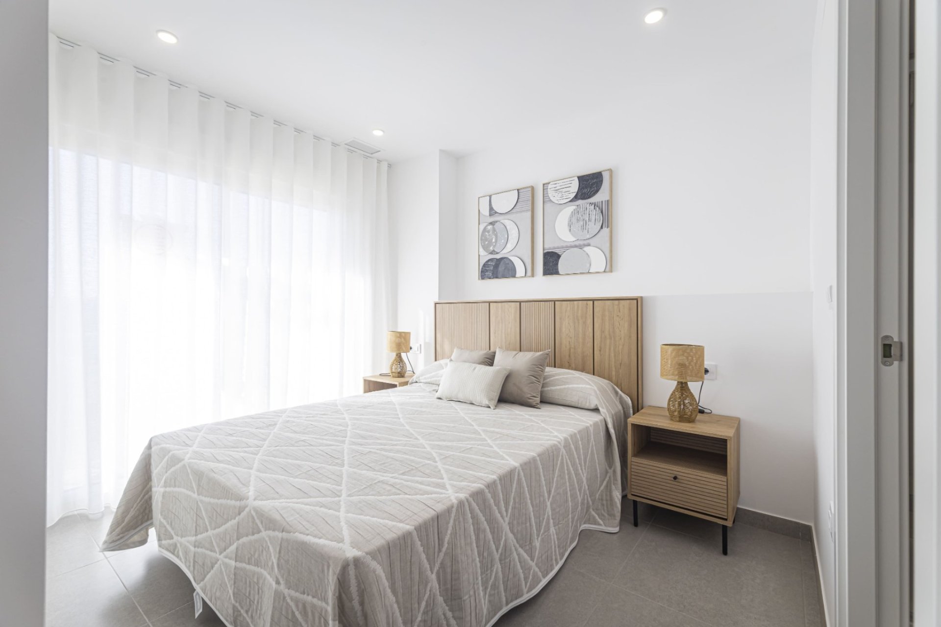 Neue Gebäude - Duplex -
