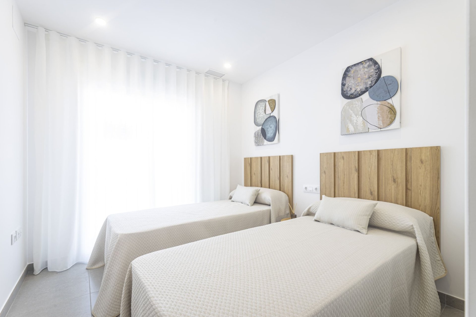 Neue Gebäude - Duplex -
