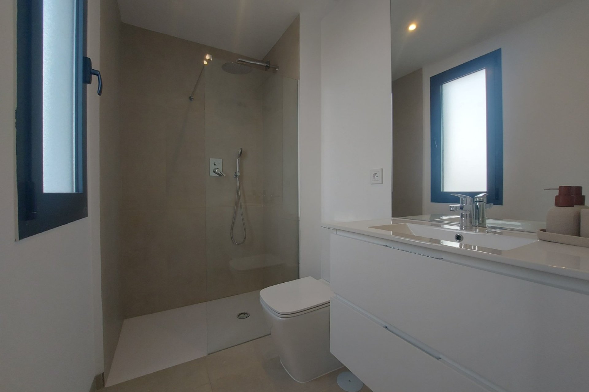 Neue Gebäude - Penthouse -
