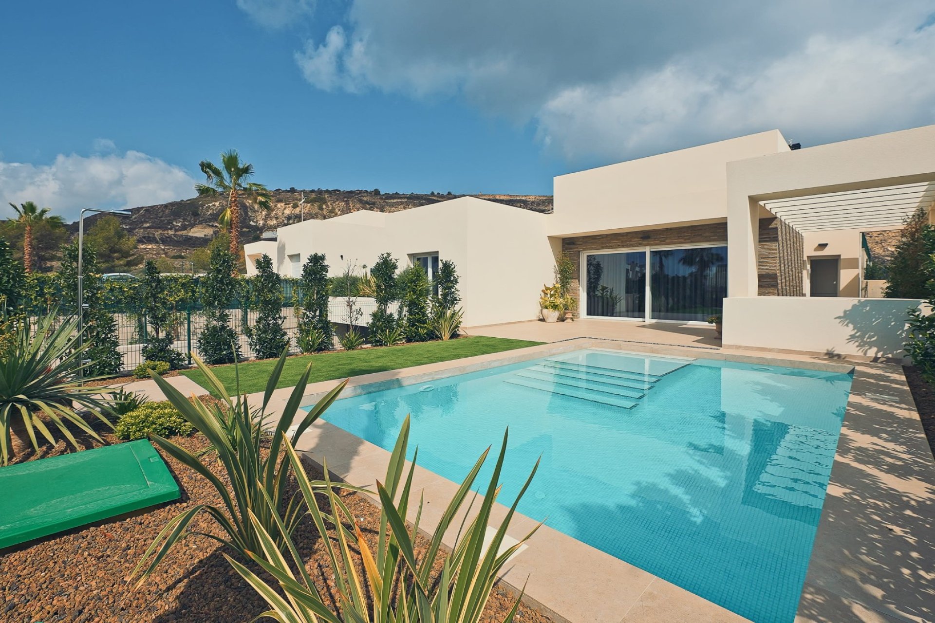 Neue Gebäude - Villa -
Algorfa