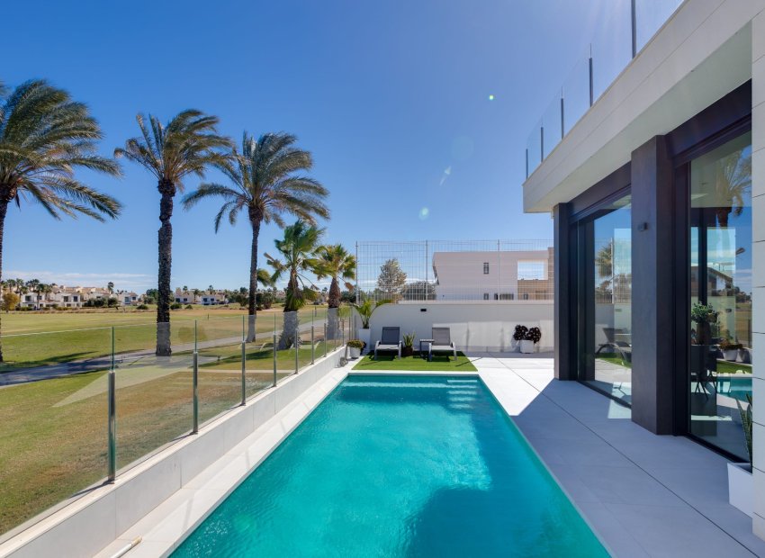 Neue Gebäude - Villa -
Pilar de la Horadada - 