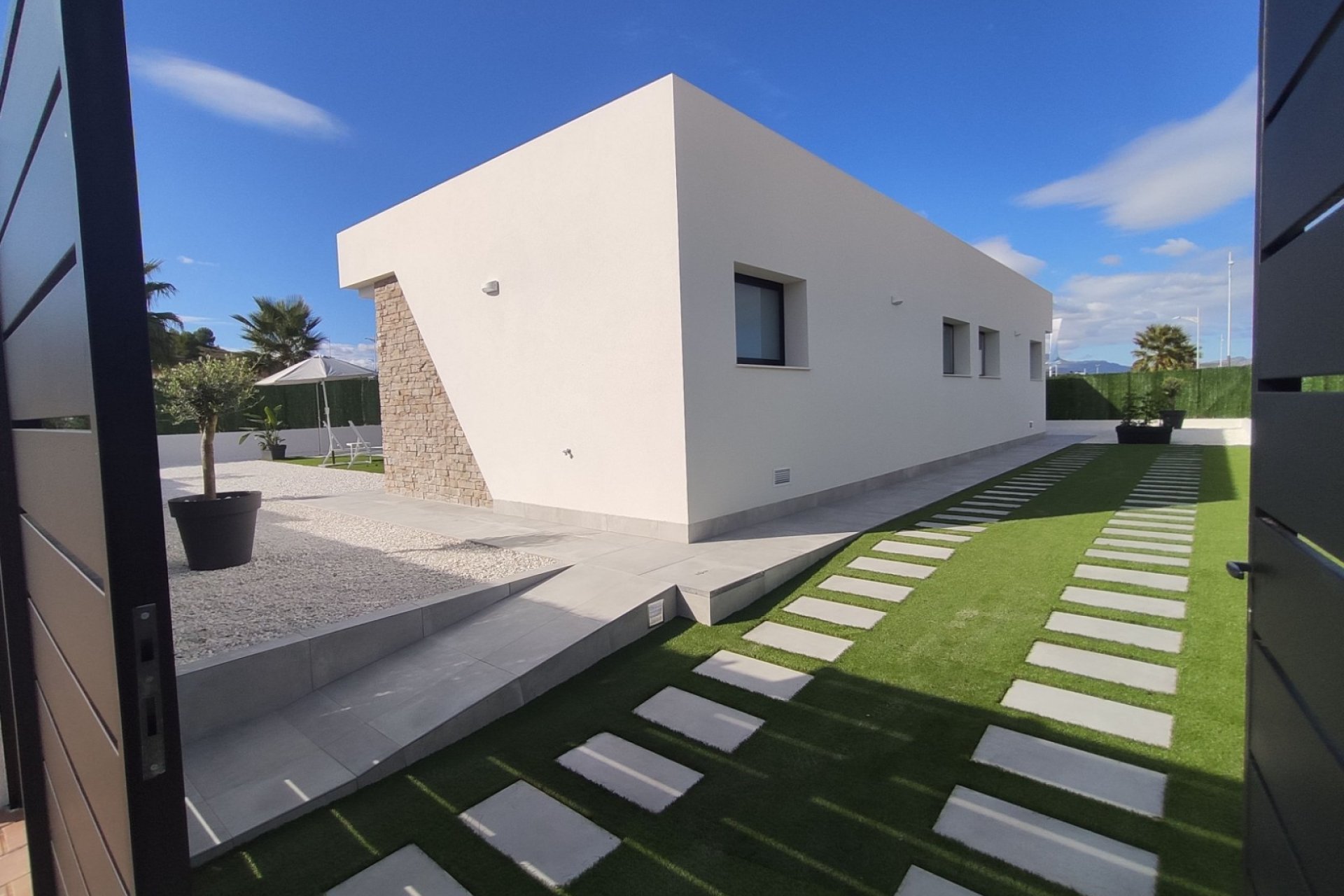 Neue Gebäude - Villa -
