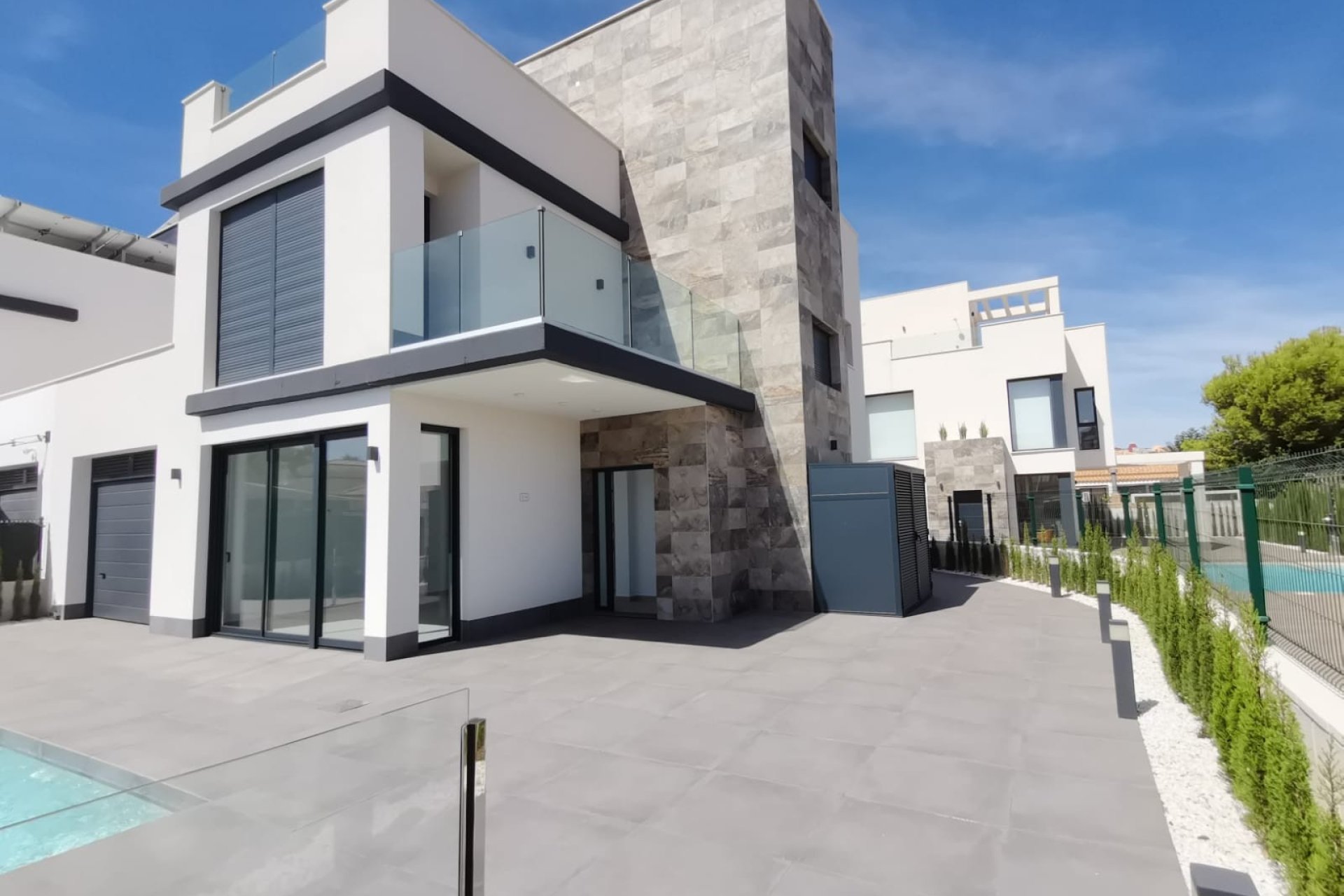 Neue Gebäude - Villa -
