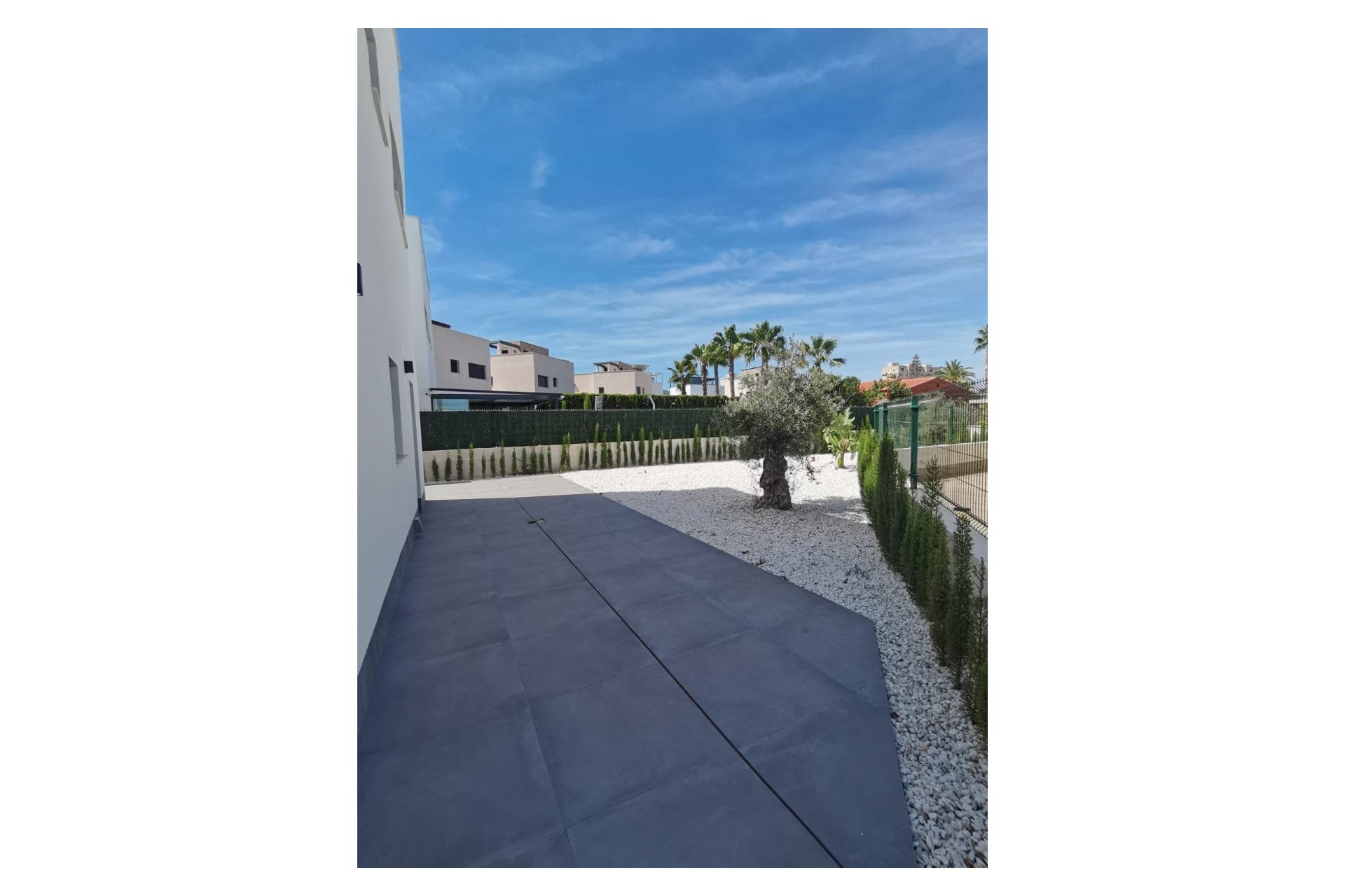 Neue Gebäude - Villa -
