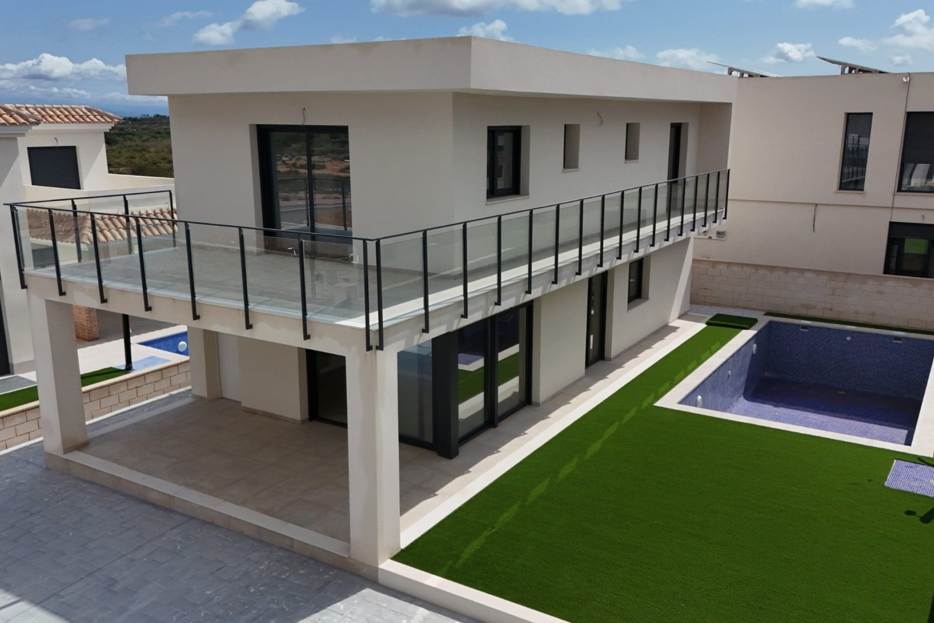 Neue Gebäude - Villa -
