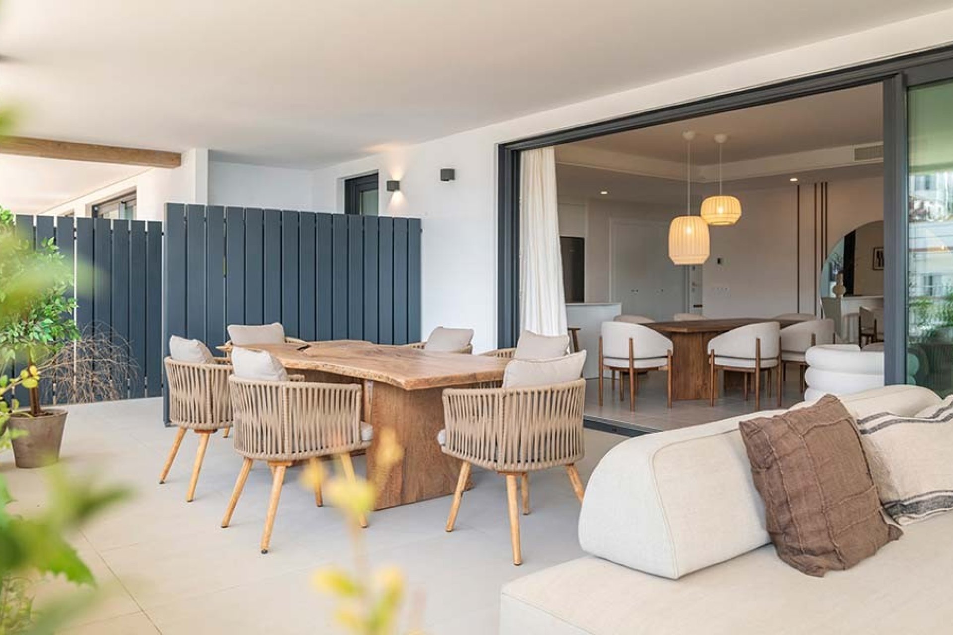Neue Gebäude - Wohnung -
