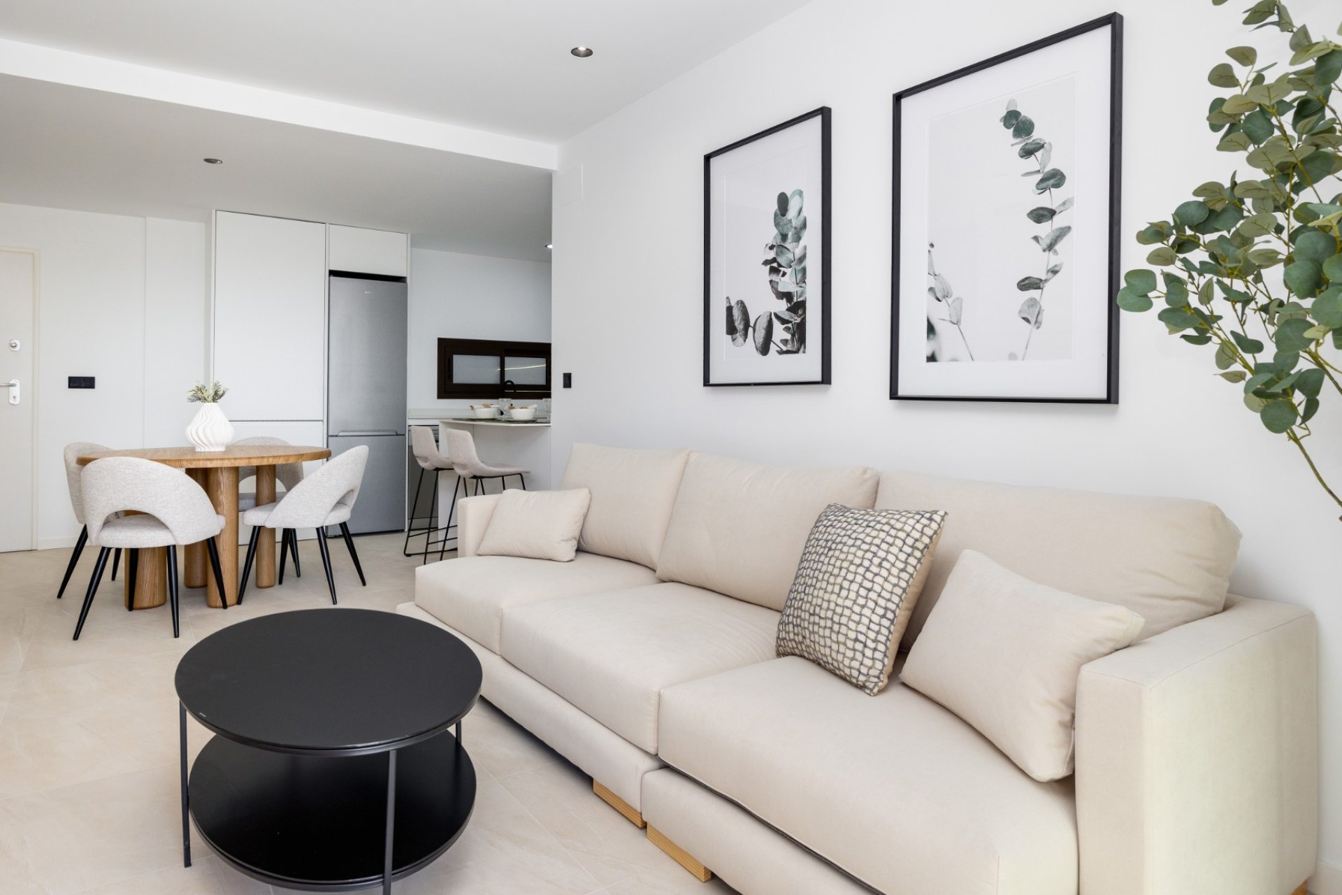 Neue Gebäude - Wohnung -

