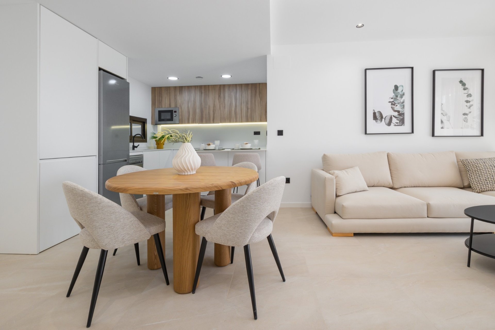 Neue Gebäude - Wohnung -
