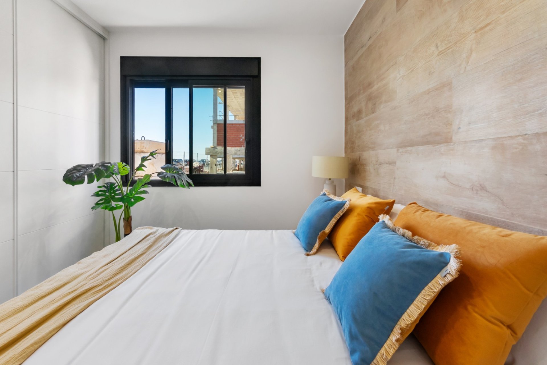 Neue Gebäude - Wohnung -
