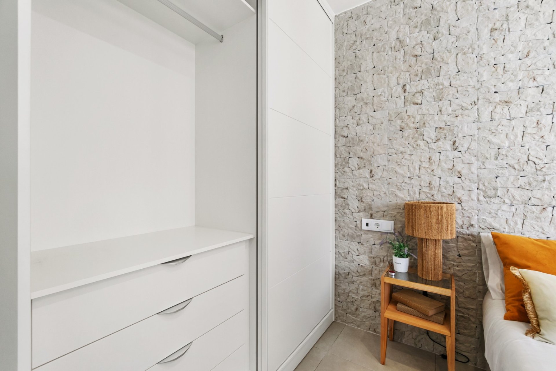 Neue Gebäude - Wohnung -
