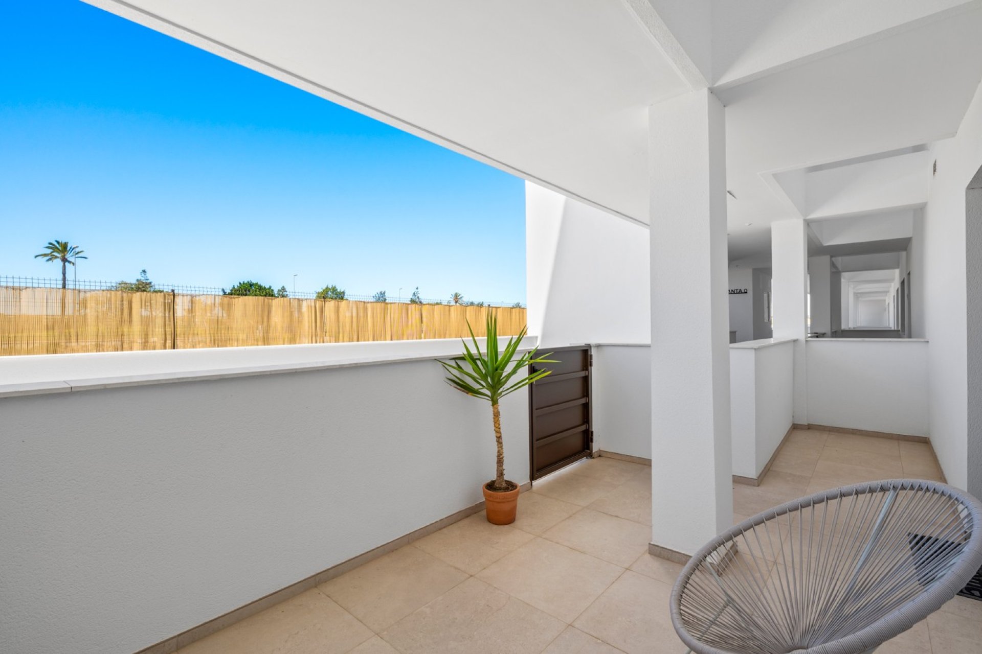 Neue Gebäude - Wohnung -
